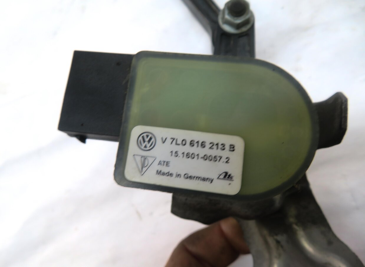 Thumbnail 5: 2006 PORSCHE CAYENNE (955) FRONT LEFT DRIVER HEIGHT LEVEL SENSOR 7L0616213B