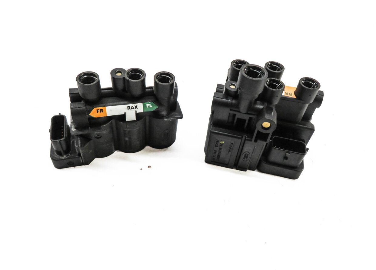 Thumbnail 3: 2014 RANGE ROVER SPORT (L494) AIR SUSPENSION VALVE BLOCK SET-2