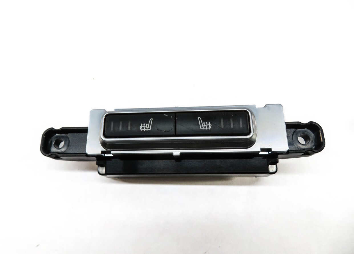 Thumbnail 3: 2014 RANGE ROVER SPORT (L494) REAR HEATED SEAT SWITCH BUTTON