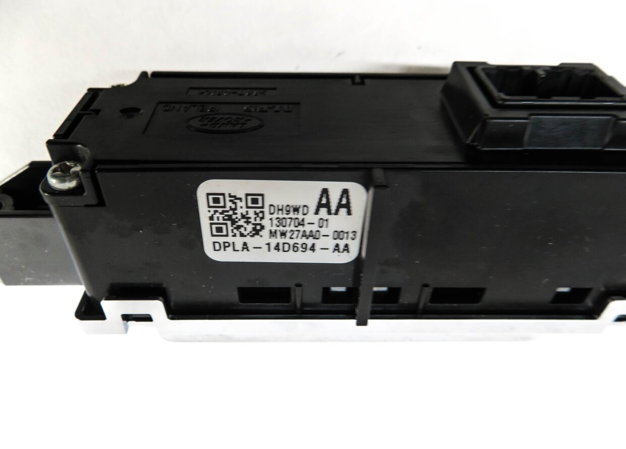 Thumbnail 6: 2014 RANGE ROVER SPORT (L494) REAR HEATED SEAT SWITCH BUTTON