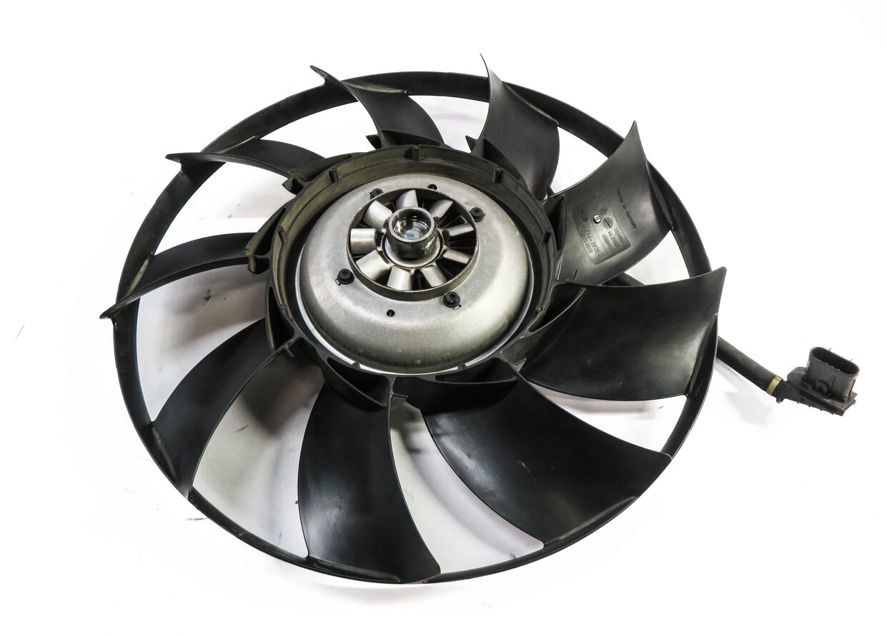 Thumbnail 3: 2010-2018 RANGE ROVER SPORT LR4 - 3.0L / 5.0L SUPERCHARGED ENGINE COOLING FAN