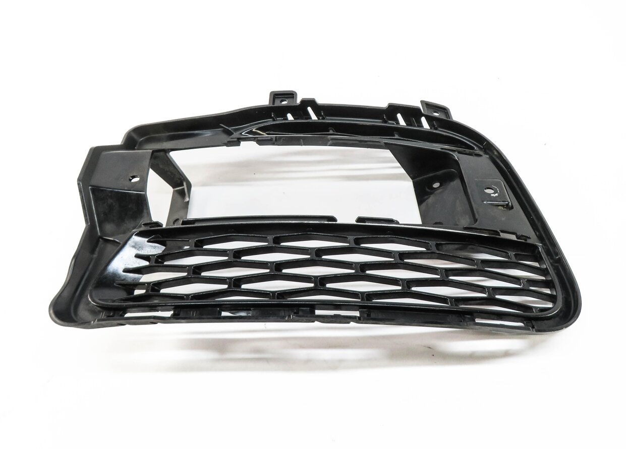 Thumbnail 2: 2014-2017 RANGE ROVER SPORT (L494) RIGHT FRONT PASSENGER FOGLIGHT GRILLE TRIM