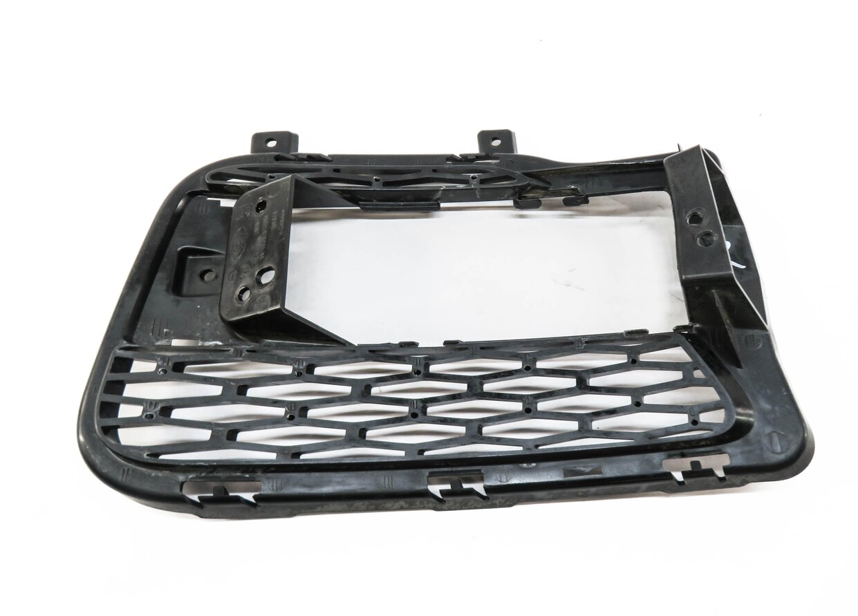 Thumbnail 4: 2014-2017 RANGE ROVER SPORT (L494) RIGHT FRONT PASSENGER FOGLIGHT GRILLE TRIM