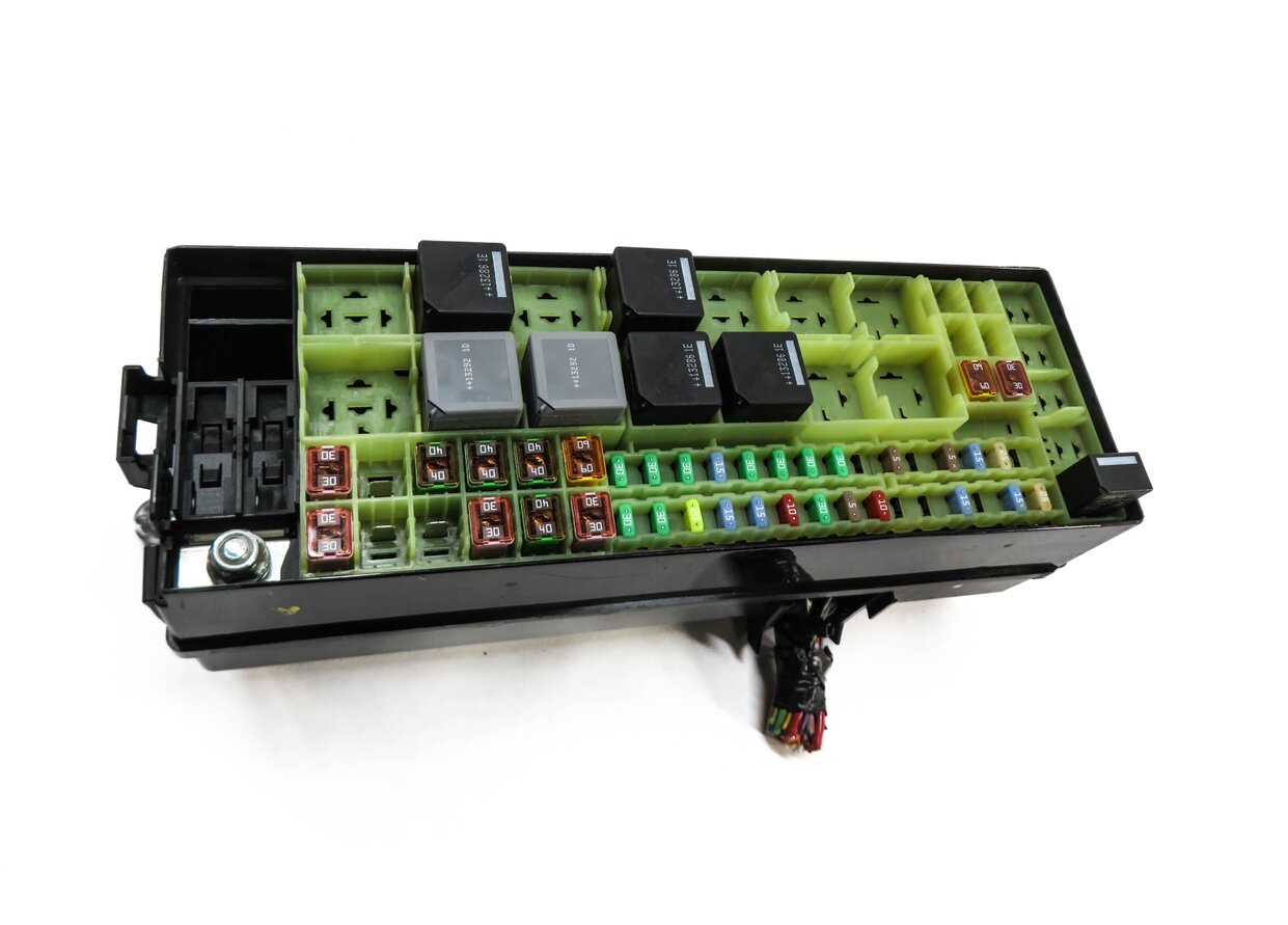 Thumbnail 2: 2014 RANGE ROVER SPORT (L494) INTERIOR FUSE BOX