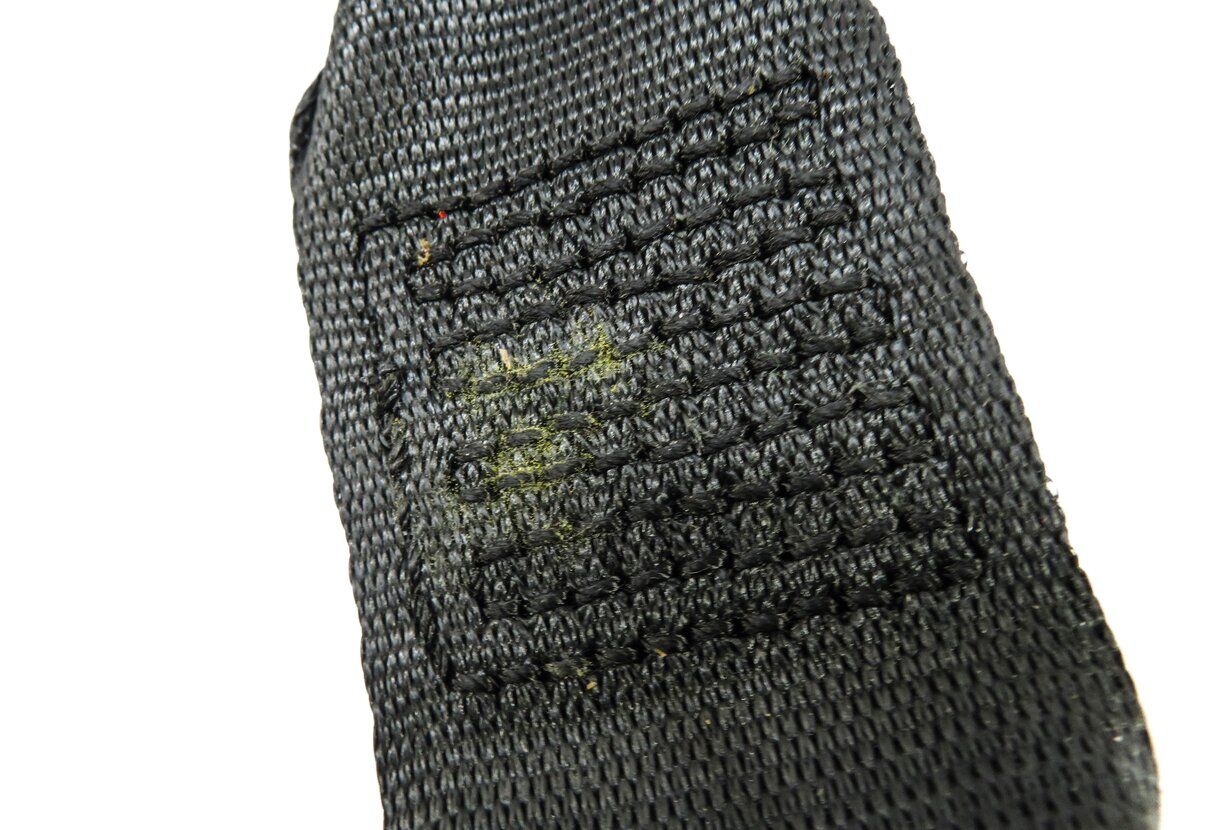 Thumbnail 5: 2013 BMW M5 ///M (F10) REAR SEAT SEATBELT BUCKLE RECEIVER SET-3 (BLACK)