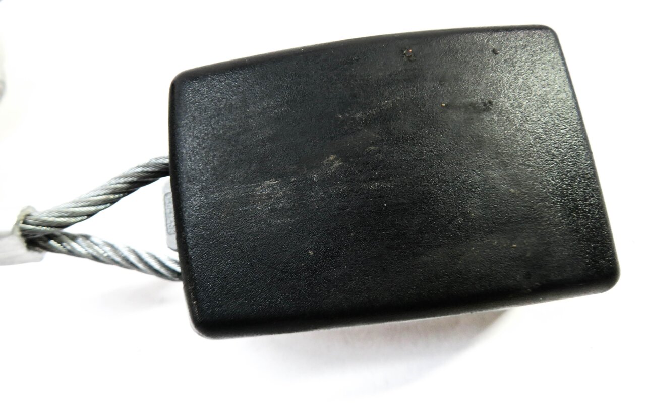 Thumbnail 6: 2013 BMW M5 ///M (F10) REAR SEAT SEATBELT BUCKLE RECEIVER SET-3 (BLACK)