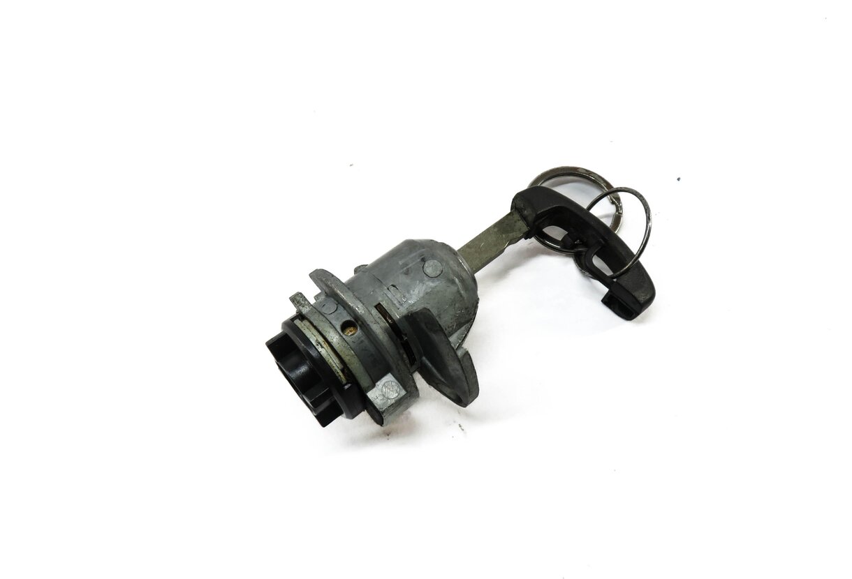 Thumbnail 2: 2013 BMW M5 ///M (F10) LEFT FRONT DRIVER DOOR HANDLE LOCK CYLINDER w/ KEY
