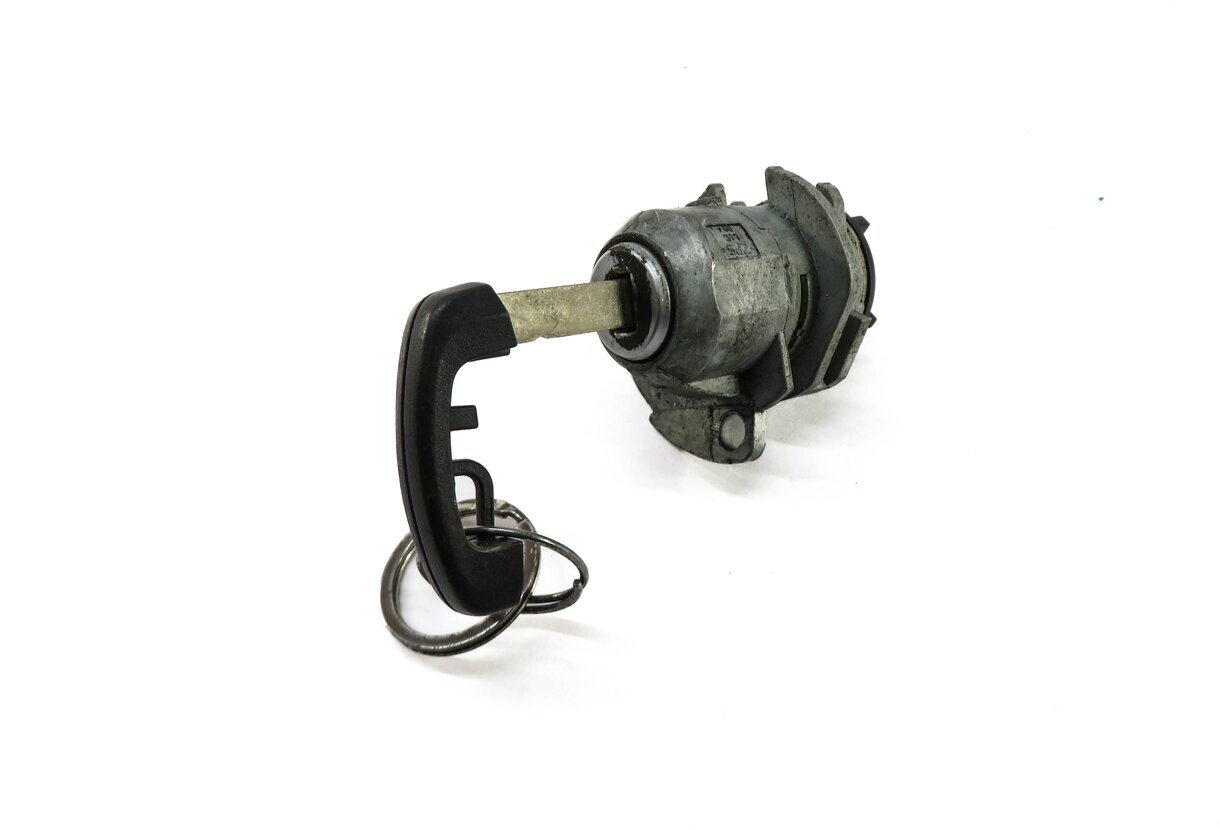 Thumbnail 4: 2013 BMW M5 ///M (F10) LEFT FRONT DRIVER DOOR HANDLE LOCK CYLINDER w/ KEY