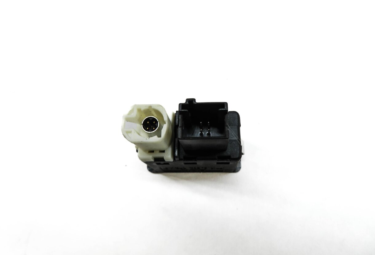 Thumbnail 3: 2013 BMW M5 ///M (F10) RADIO STEREO AUXILIARY AUDIO IN INPUT JACK w/ USB