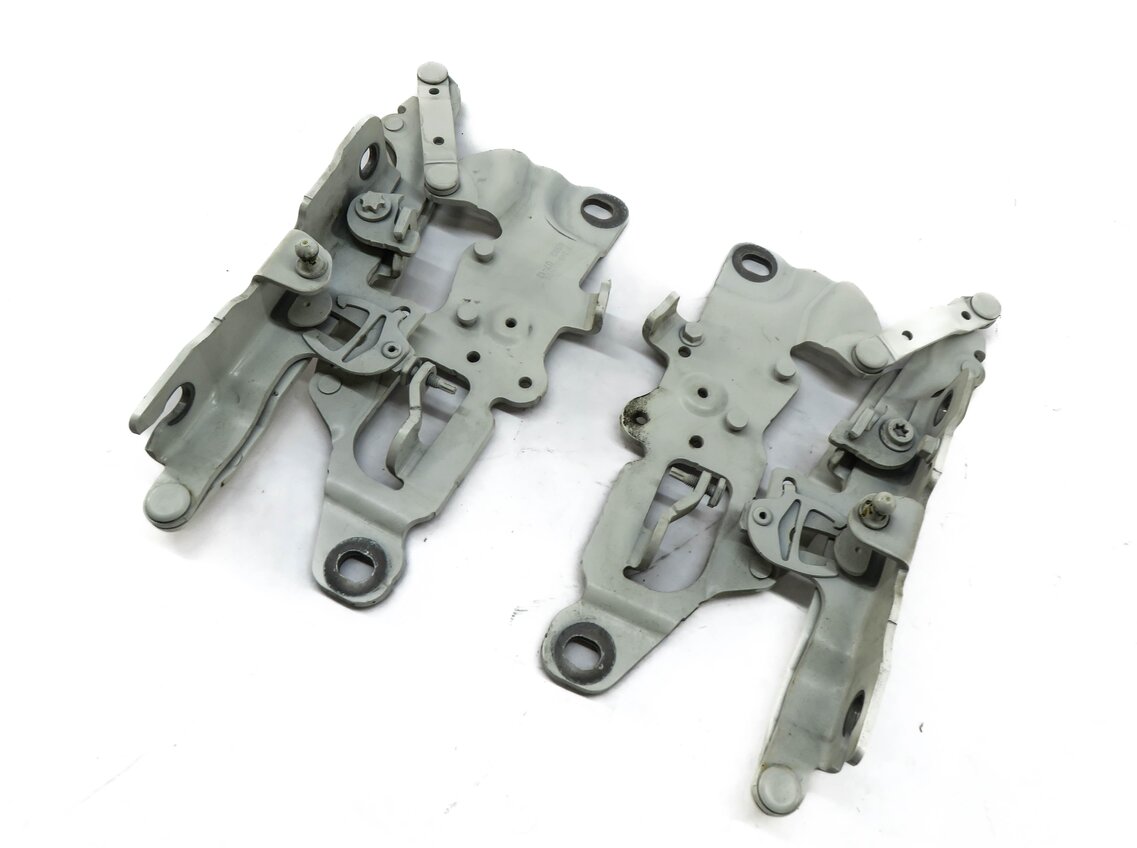 12-19 BMW 528i 535i 550i 640i 650i M5 M6 (F06 F10) FRONT HOOD HINGE SET (WHITE)