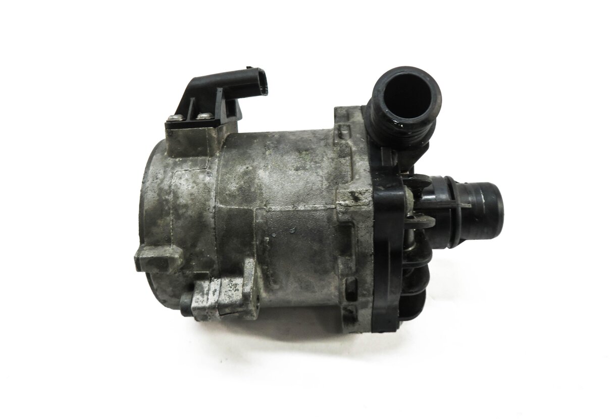Thumbnail 2: 2012-2019 BMW M5 M6 ///M (F06 F10 F12 F13) 4.4L S63T ENGINE AUXILIARY WATER PUMP