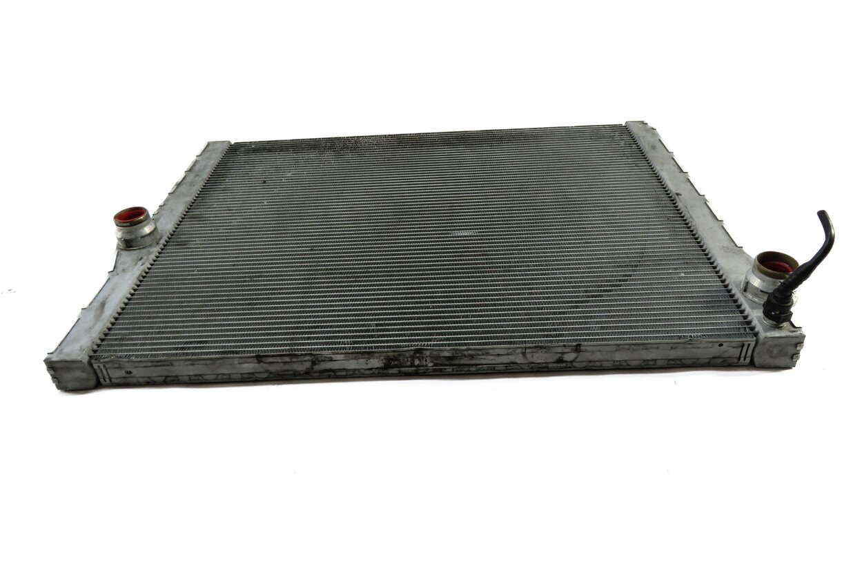 Thumbnail 2: 2013 BMW M5 ///M (F10) A/T - 5.0L S63 TWIN TURBO ENGINE MAIN PRIMARY RADIATOR