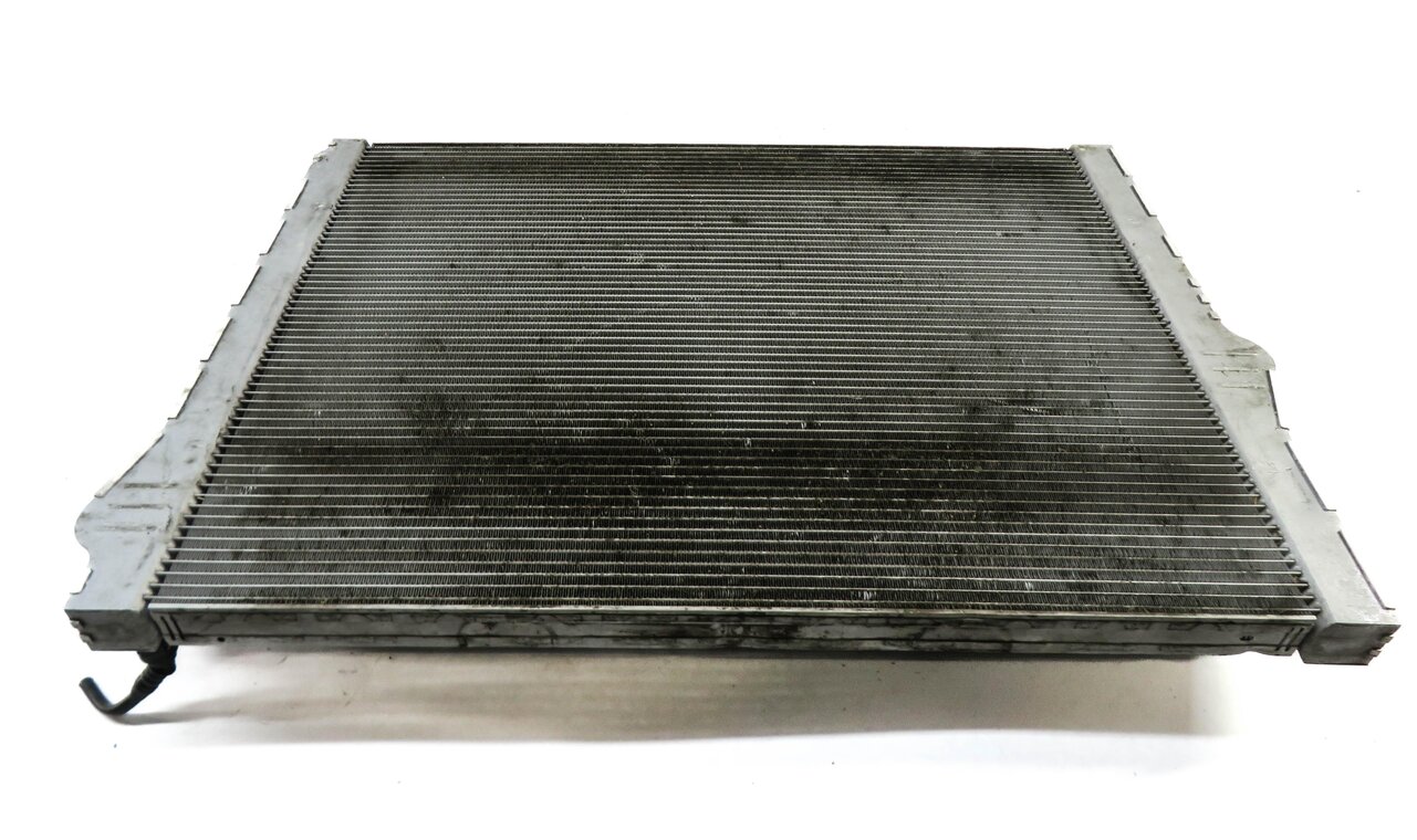 Thumbnail 4: 2013 BMW M5 ///M (F10) A/T - 5.0L S63 TWIN TURBO ENGINE MAIN PRIMARY RADIATOR
