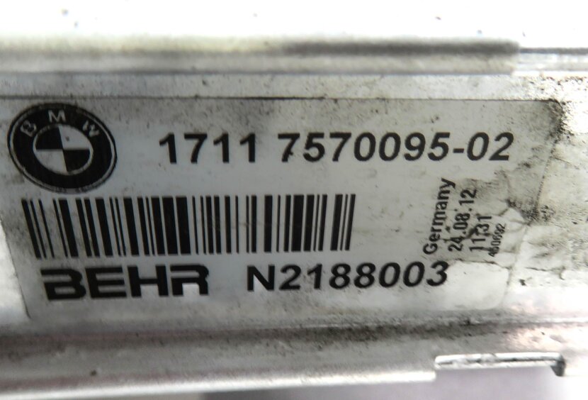 Thumbnail 5: 2013 BMW M5 ///M (F10) A/T - 5.0L S63 TWIN TURBO ENGINE MAIN PRIMARY RADIATOR