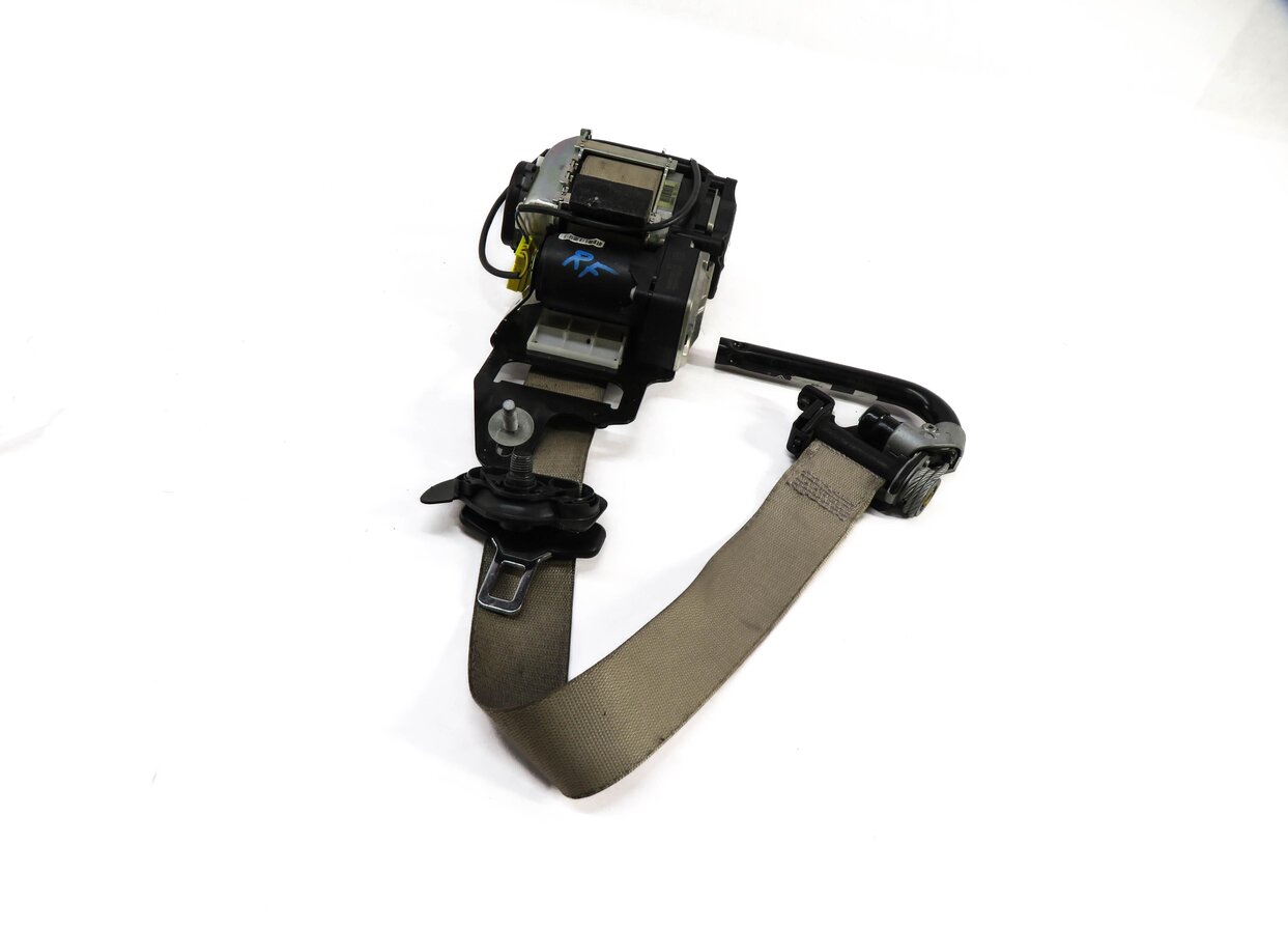 15-19 MERCEDES C300 C350 C400 C450 GLC - RIGHT FRONT SEATBELT RETRACTOR (BEIGE)