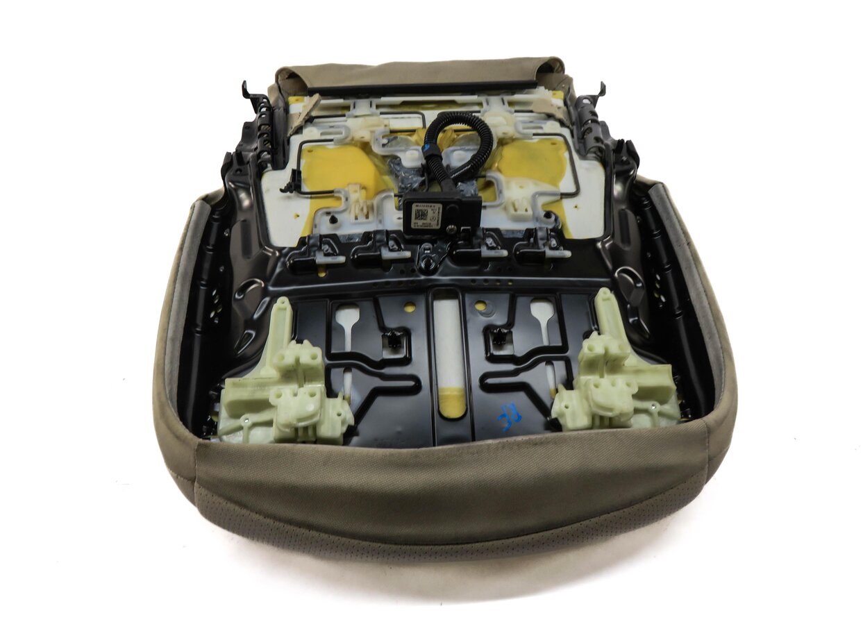 Thumbnail 4: 2017 MERCEDES GLC300 (X253) PASSENGER - LOWER BOTTOM SEAT CUSHION (BEIGE)