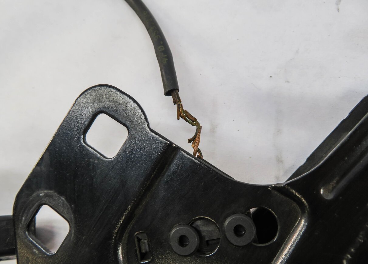 Thumbnail 4: 2010 AUDI A6 (C6) FRONT LOWER HOOD LOCK LATCH