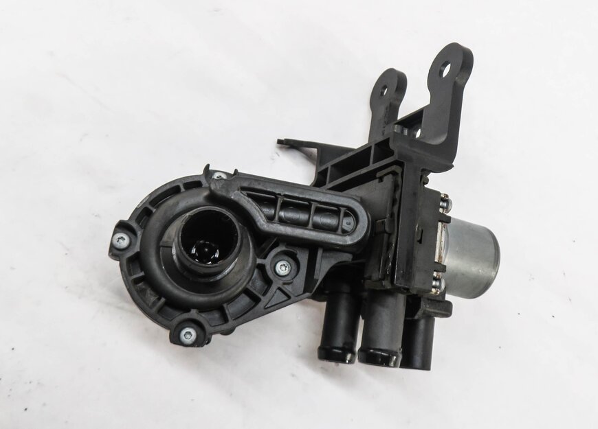 Thumbnail 2: 2010 AUDI A6 (C6) 3.0L ENGINE (CCAA) HEATER CONTROL VALVE