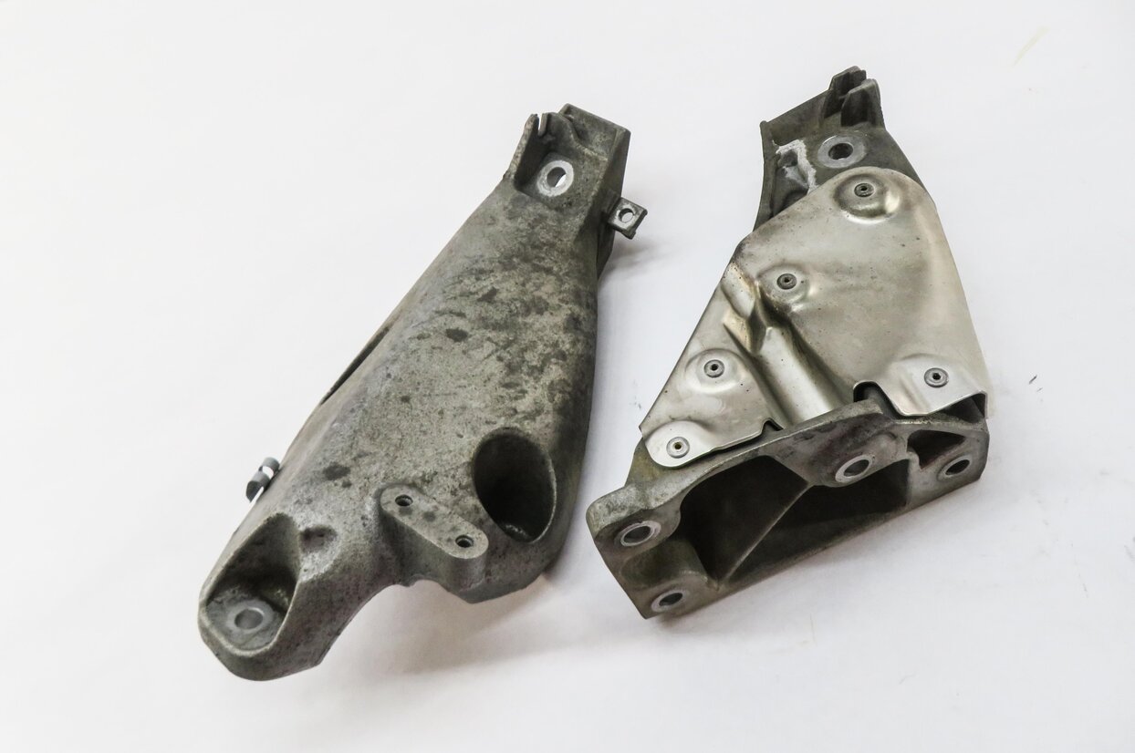 Thumbnail 2: 2012 BMW X5 (E70) 3.0L DIESEL ENGINE LEFT & RIGHT MOTOR MOUNT BRACKET SET-2