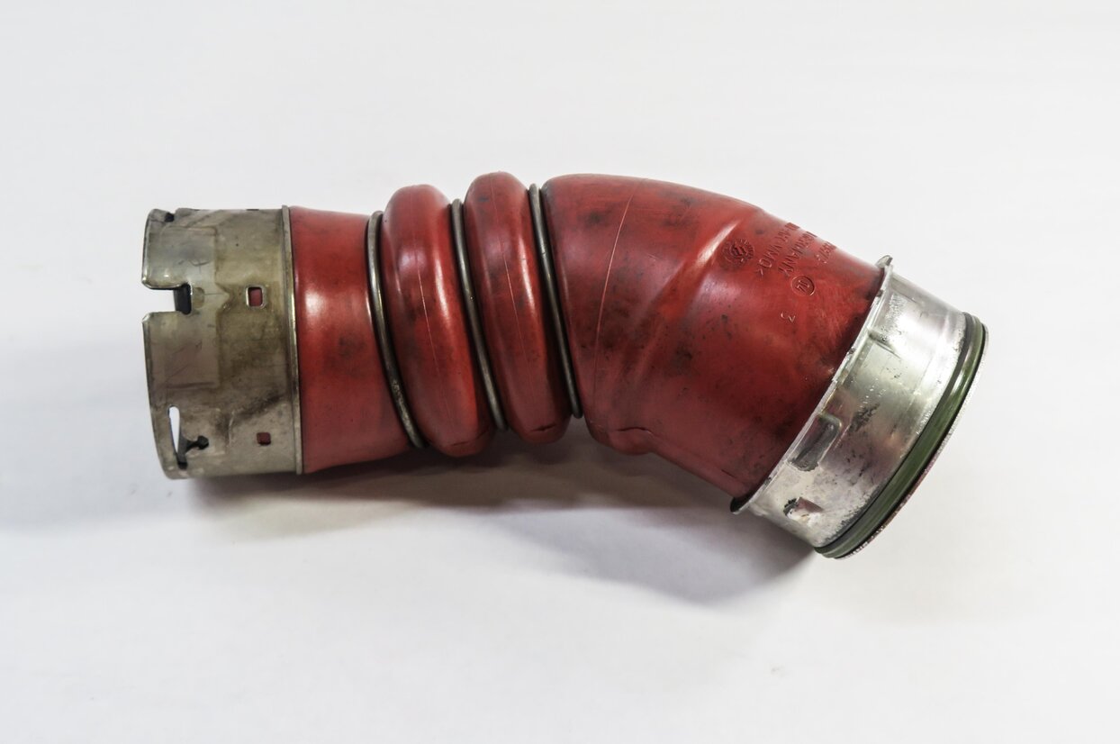 Thumbnail 2: 2012 BMW X5 (E70) 3.0L DIESEL ENGINE INTERCOOLER AIR CHARGE HOSE PIPE