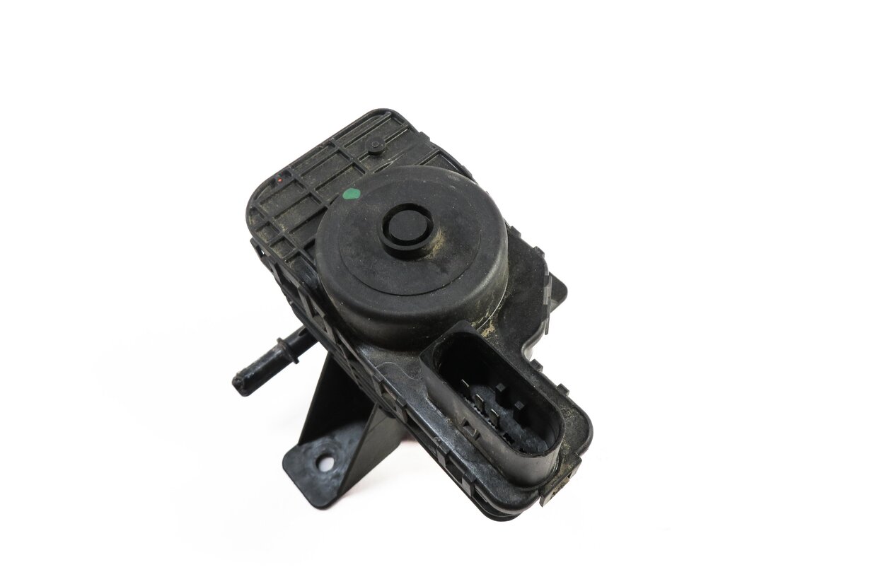 Thumbnail 1: 2009-2011 BMW X5 335D (E70 E90) 3.0L M57Y DIESEL EMISSION FLUID TRANSFER PUMP