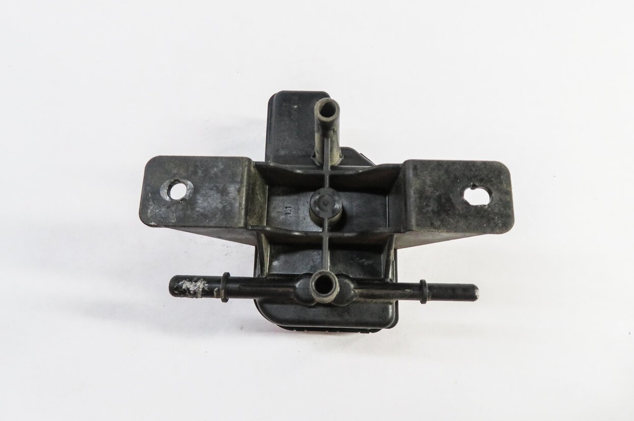Thumbnail 4: 2009-2011 BMW X5 335D (E70 E90) 3.0L M57Y DIESEL EMISSION FLUID TRANSFER PUMP
