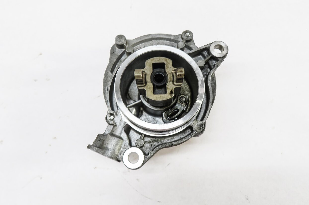 Thumbnail 2: 09-13 BMW X5 335D (E70 E90) 3.0L M57Y TURBO DIESEL ENGINE - BRAKE VACUUM PUMP