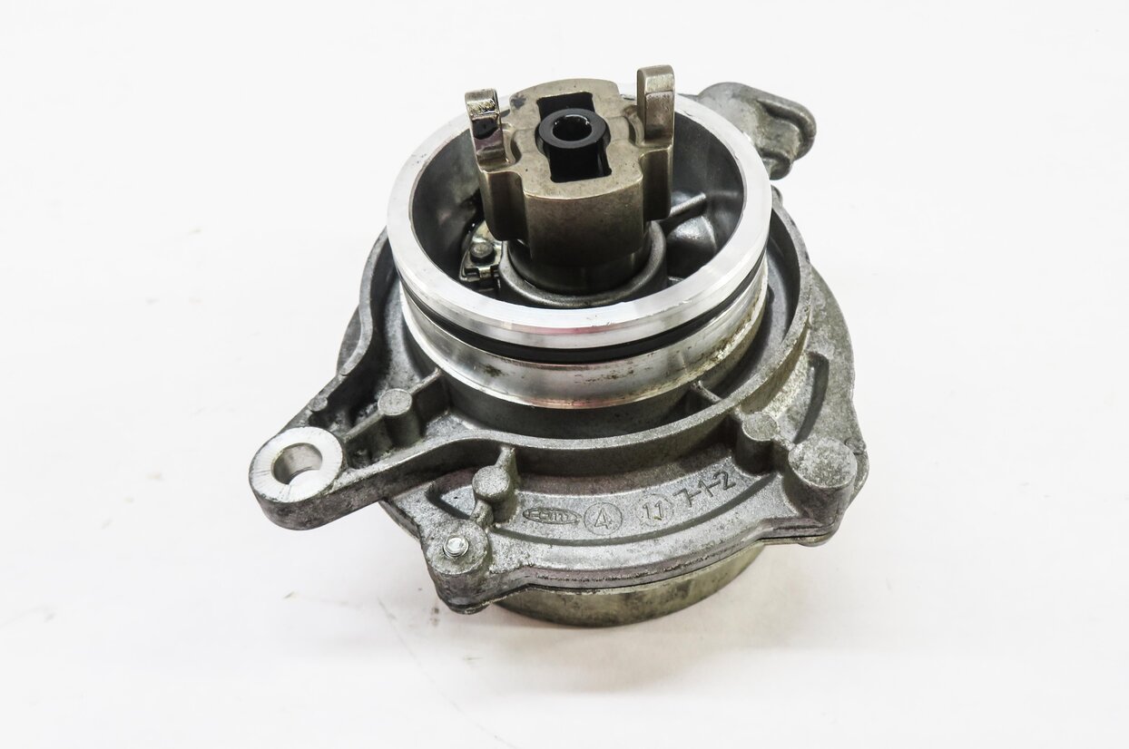 Thumbnail 3: 09-13 BMW X5 335D (E70 E90) 3.0L M57Y TURBO DIESEL ENGINE - BRAKE VACUUM PUMP