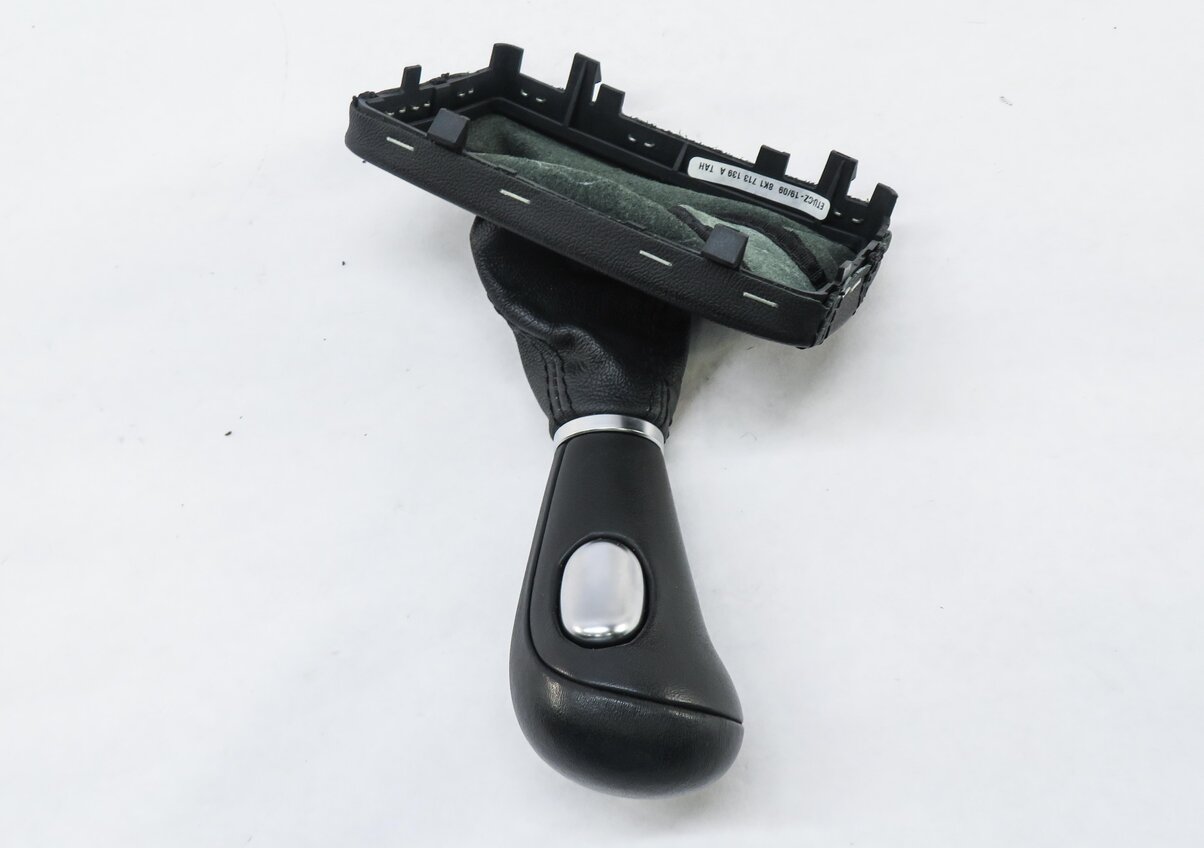 Thumbnail 3: 2010 AUDI A5 (B8 8T) TRANSMISSION GEAR SHIFTER SHIFT KNOB HANDLE w/ BOOT