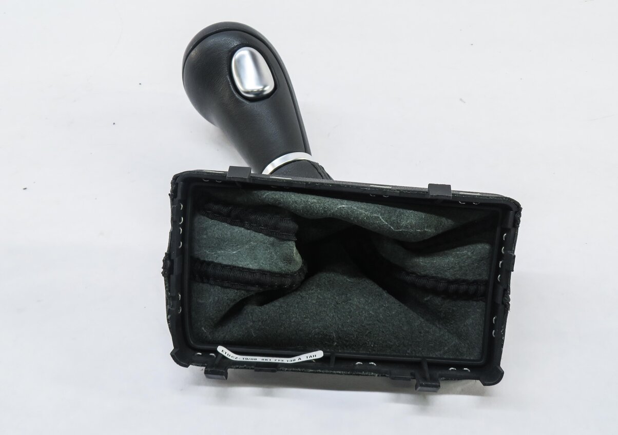Thumbnail 4: 2010 AUDI A5 (B8 8T) TRANSMISSION GEAR SHIFTER SHIFT KNOB HANDLE w/ BOOT