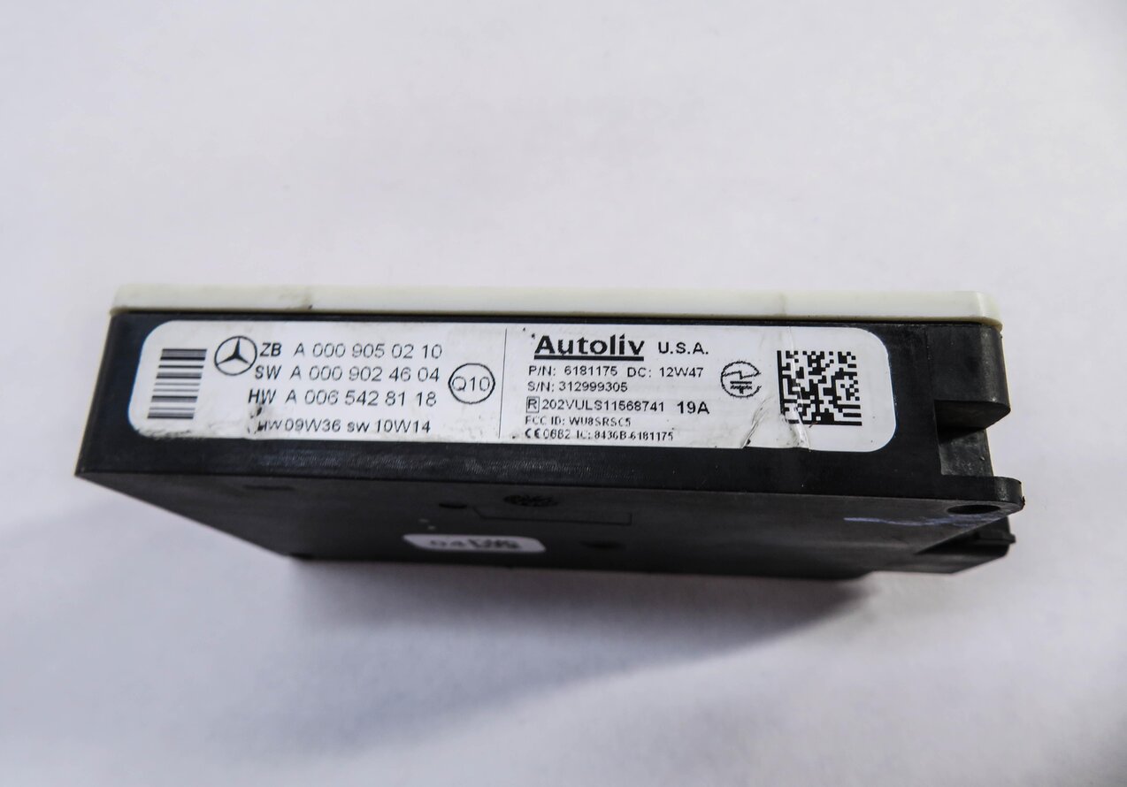 Thumbnail 4: 2014 MERCEDES GL350 GL450 GL550 GL63 CLS550 (C218 X166) BLIND SPOT RADAR MODULE