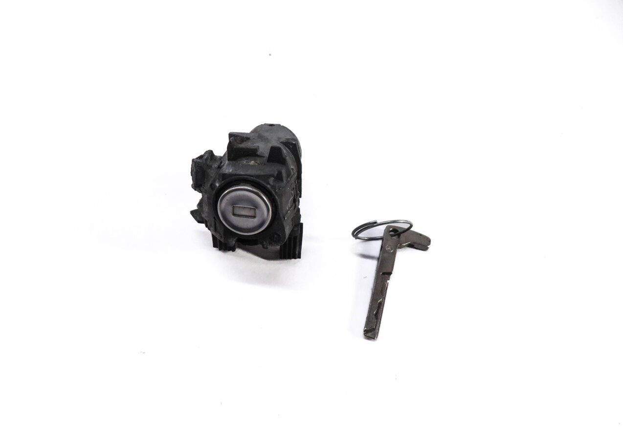 2014 MERCEDES GL450 (X166) LEFT FRONT DRIVER DOOR HANDL LOCK CYLINDER w/ KEY