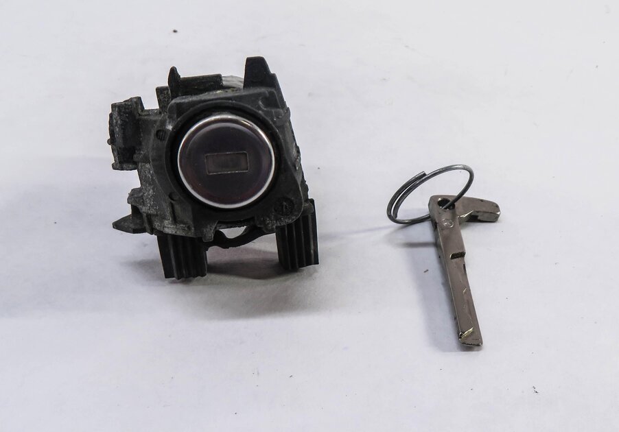 Thumbnail 2: 2014 MERCEDES GL450 (X166) LEFT FRONT DRIVER DOOR HANDL LOCK CYLINDER w/ KEY