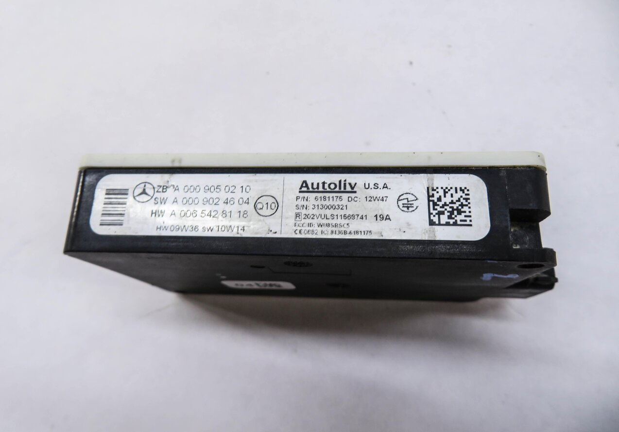 Thumbnail 4: 2014 MERCEDES GL350 GL450 GL550 GL63 CLS550 (C218 X166) BLIND SPOT RADAR MODULE