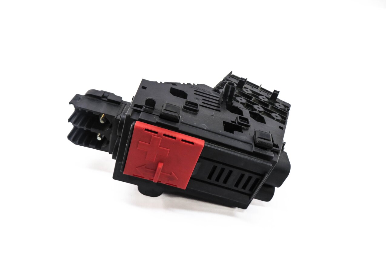 Thumbnail 1: 2014 MERCEDES GL450 (X166) FRONT BATTERY JUMP POST TERMINAL FUSE BOX