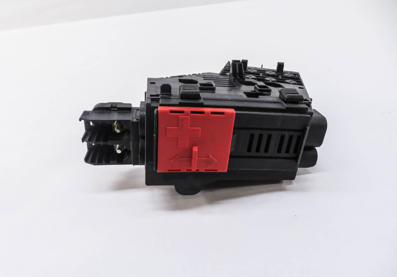 Thumbnail 2: 2014 MERCEDES GL450 (X166) FRONT BATTERY JUMP POST TERMINAL FUSE BOX