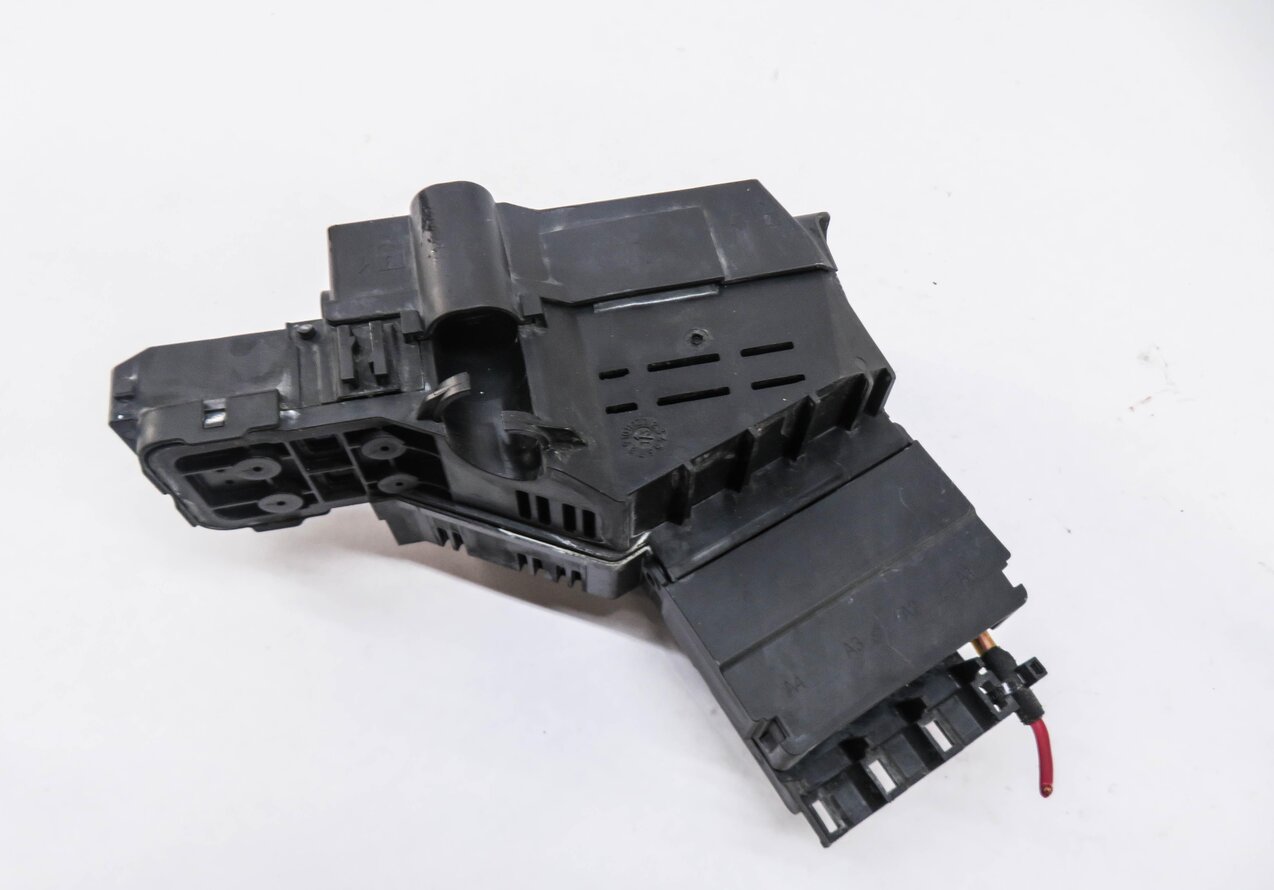 Thumbnail 4: 2014 MERCEDES GL450 (X166) FRONT BATTERY JUMP POST TERMINAL FUSE BOX