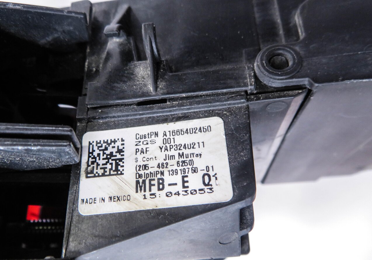 Thumbnail 5: 2014 MERCEDES GL450 (X166) FRONT BATTERY JUMP POST TERMINAL FUSE BOX