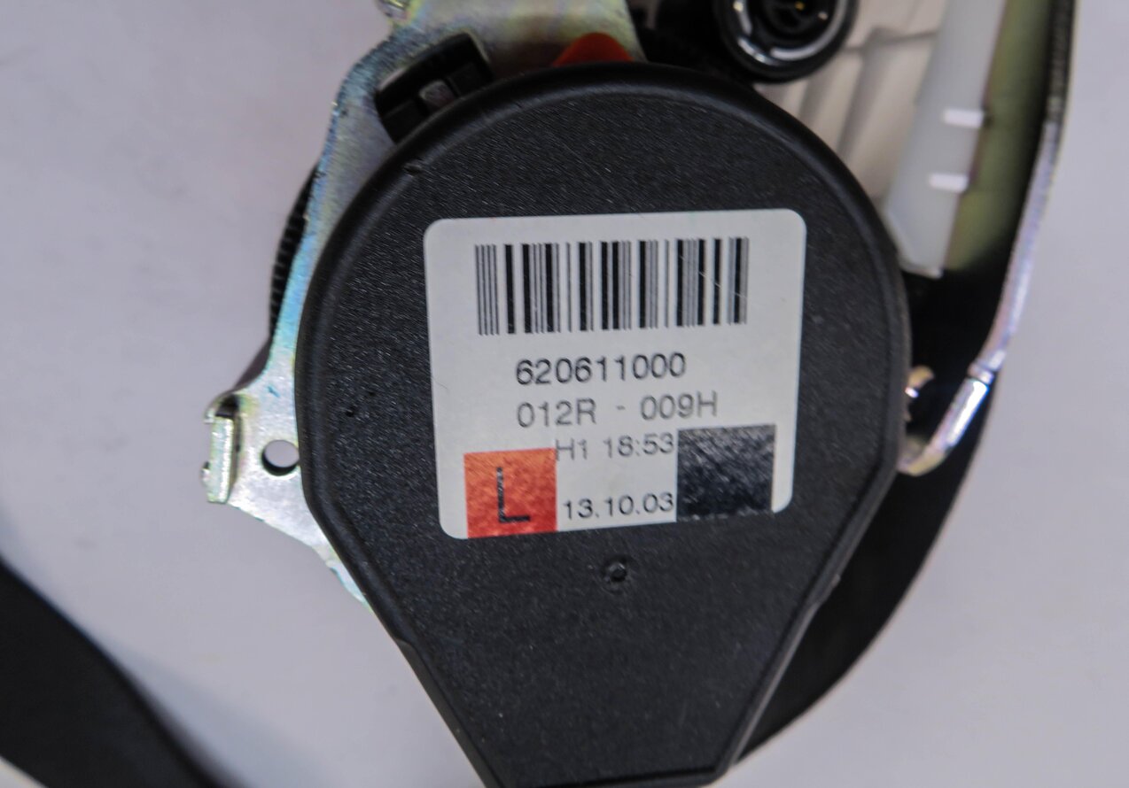 Thumbnail 4: 2014 MERCEDES GL450 (X166) LEFT REAR SECOND ROW SEAT SEATBELT RETRACTOR (BLACK)