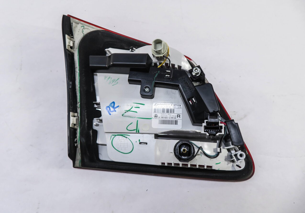 Thumbnail 13: 13-16 MERCEDES GL350 GL450 GL550 (X166) RIGHT REAR INNER TAILLIGHT LIGHT LAMP