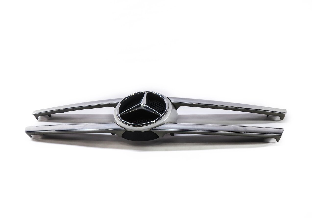 2013-2016 MERCEDES GL350 GL450 (X166) FRONT UPPER CENTER HOOD GRILLE TRIM