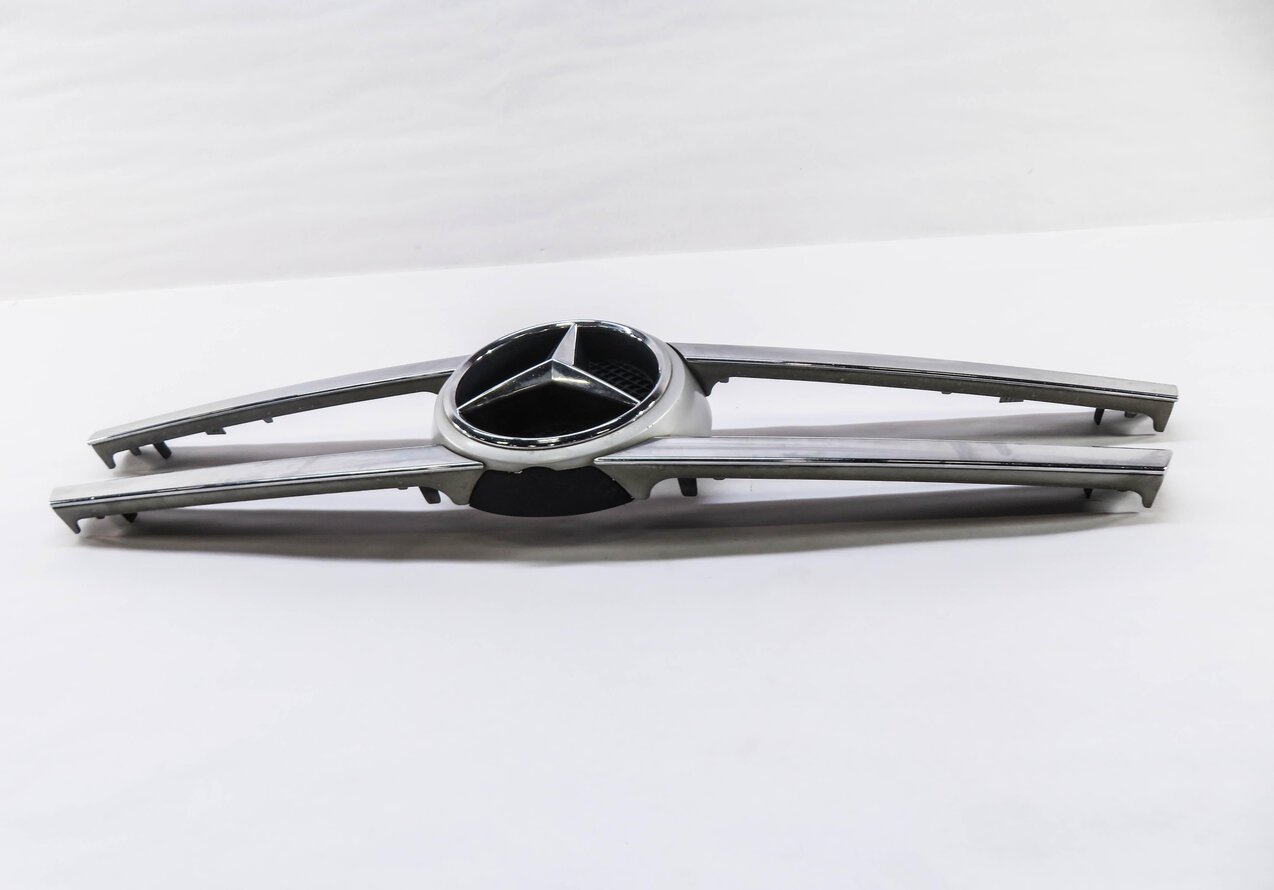 Thumbnail 2: 2013-2016 MERCEDES GL350 GL450 (X166) FRONT UPPER CENTER HOOD GRILLE TRIM