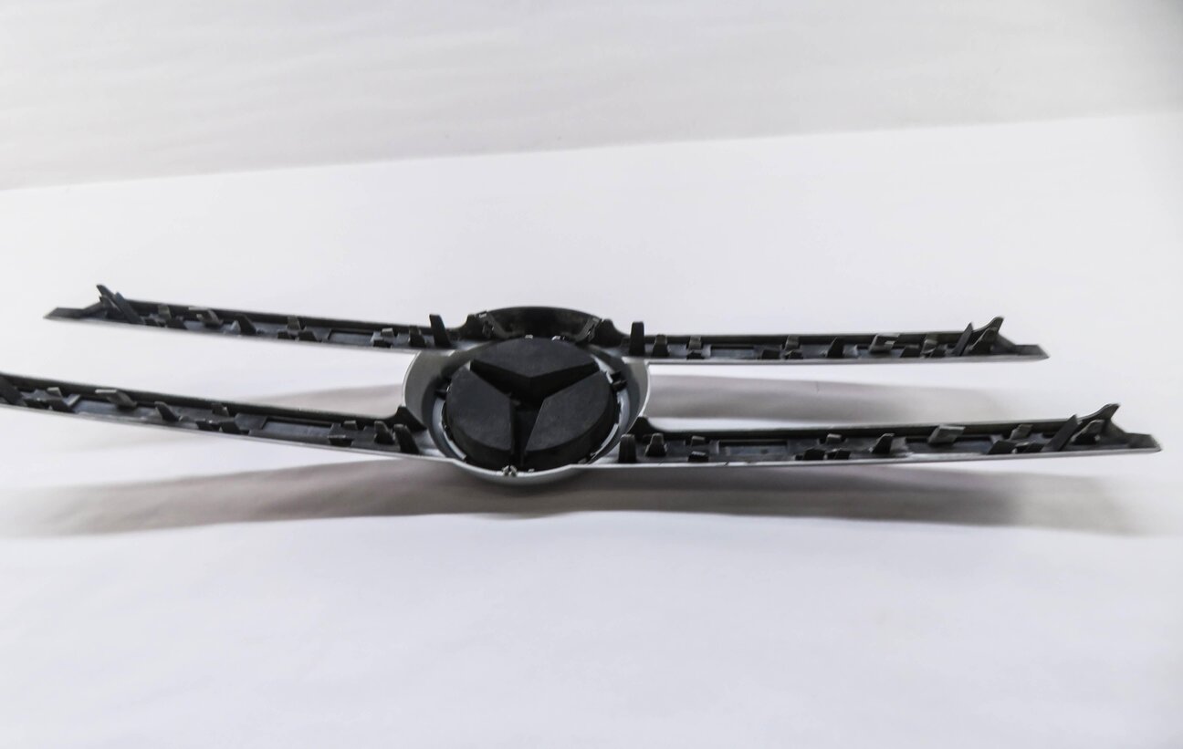 Thumbnail 5: 2013-2016 MERCEDES GL350 GL450 (X166) FRONT UPPER CENTER HOOD GRILLE TRIM