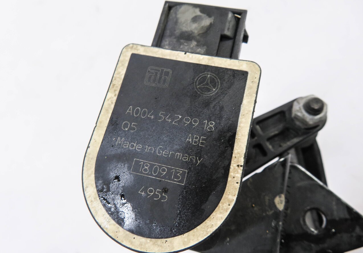 Thumbnail 4: 2014 MERCEDES GL450 (X166) LEFT FRONT DRIVER SUSPENSION HEIGHT LEVEL SENSOR