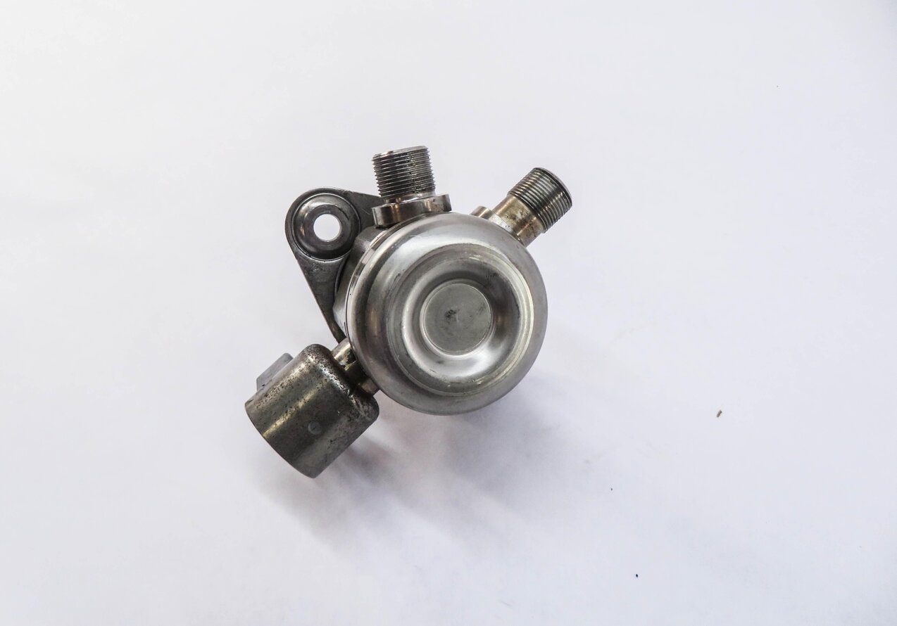 Thumbnail 6: 2011-2020 MERCEDES E500 E550 S600 SL450 SL550 GL550 - LEFT MECHANICAL FUEL PUMP