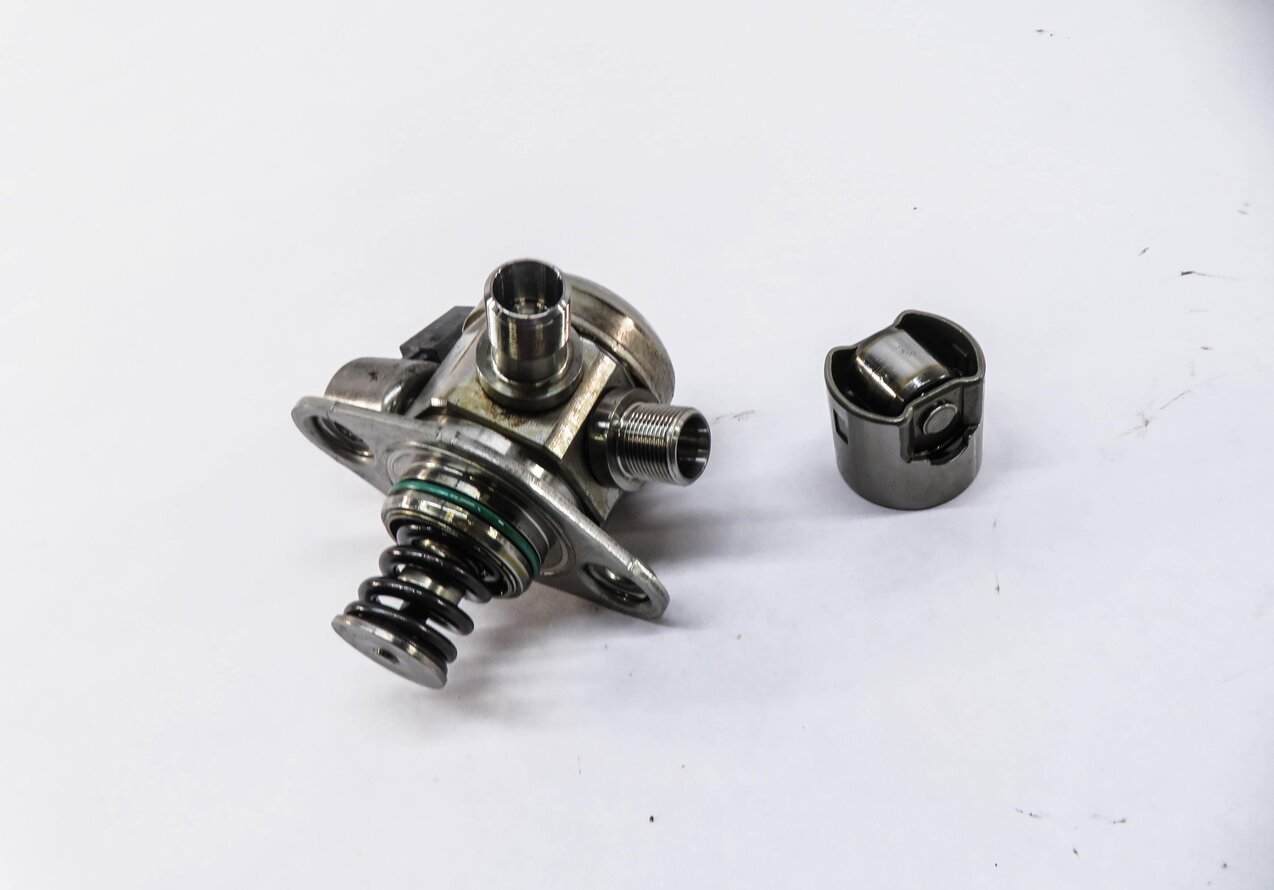 Thumbnail 2: 2011-2020 MERCEDES E500 E550 S600 SL450 SL550 GL550 - RIGHT MECHANICAL FUEL PUMP