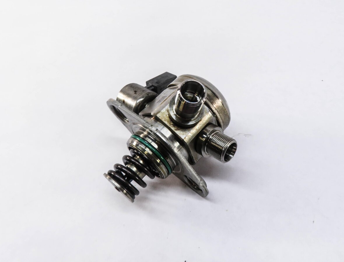 Thumbnail 4: 2011-2020 MERCEDES E500 E550 S600 SL450 SL550 GL550 - RIGHT MECHANICAL FUEL PUMP
