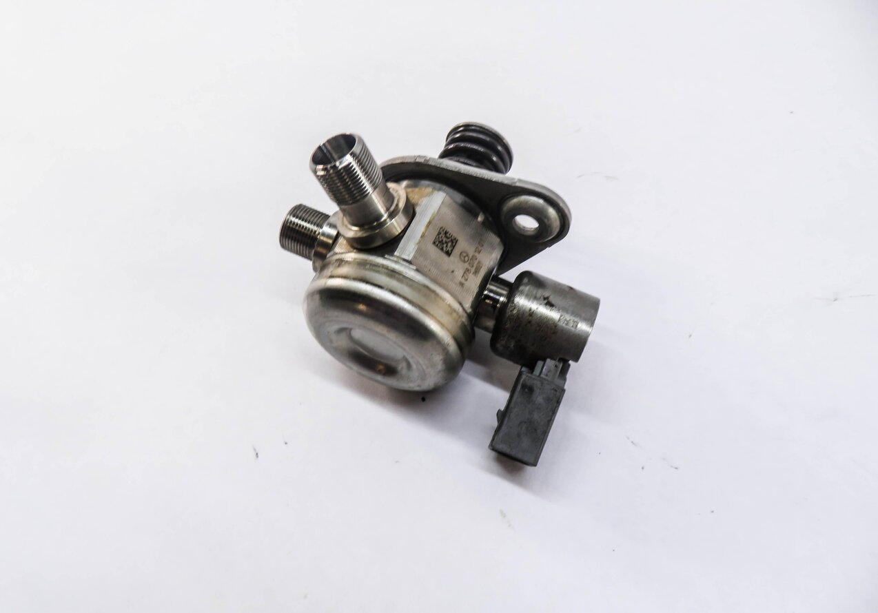Thumbnail 5: 2011-2020 MERCEDES E500 E550 S600 SL450 SL550 GL550 - RIGHT MECHANICAL FUEL PUMP