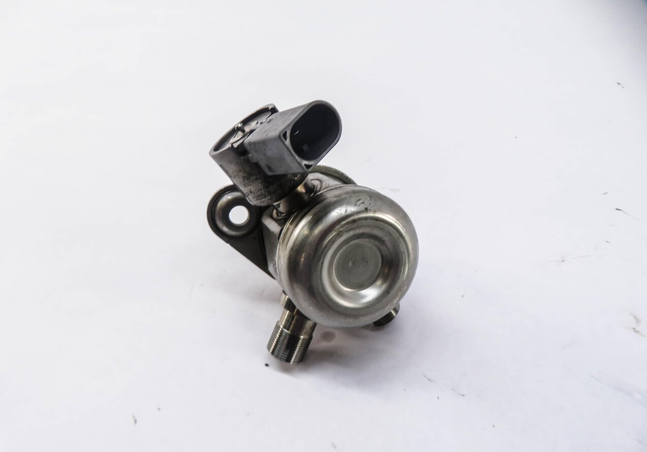 Thumbnail 6: 2011-2020 MERCEDES E500 E550 S600 SL450 SL550 GL550 - RIGHT MECHANICAL FUEL PUMP