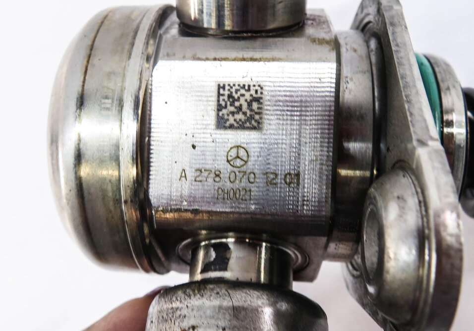 Thumbnail 7: 2011-2020 MERCEDES E500 E550 S600 SL450 SL550 GL550 - RIGHT MECHANICAL FUEL PUMP